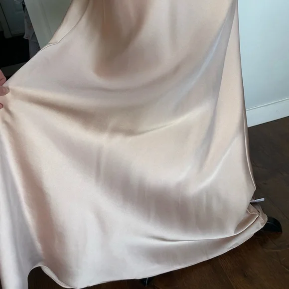 NWT ASOS Design Satin Halter Maxi Formal Gown Dress. Size 6. Medium. - Picture 11 of 16